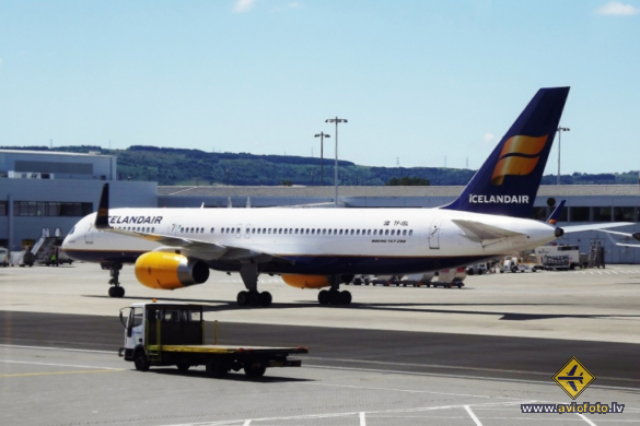 Boeing 757-223